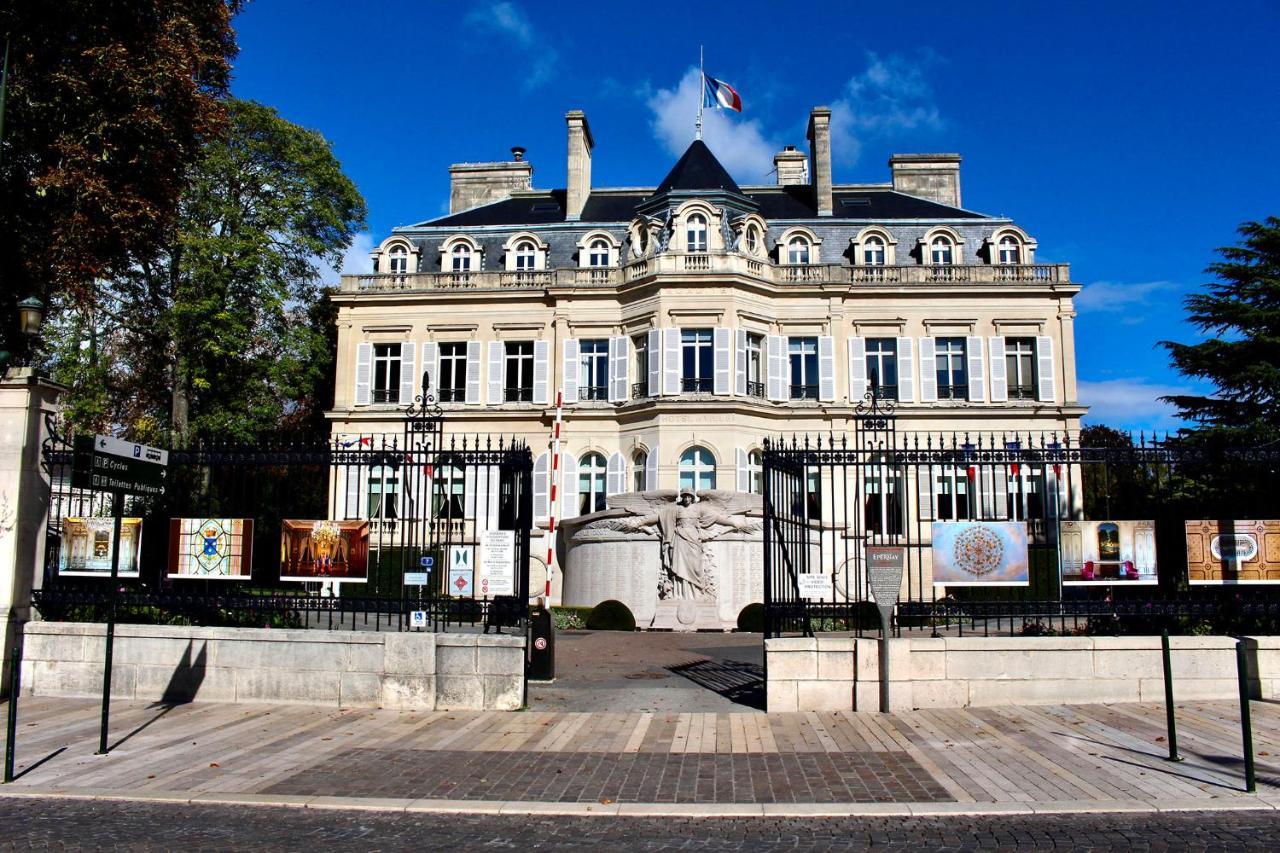 La Demeure Du Marechal-Ferrant Appartement Pierry Buitenkant foto